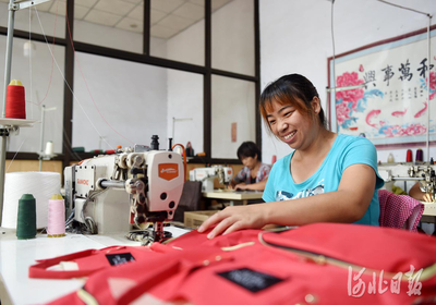 河北沙河 為留守婦女開辟就業新路徑，箱包銷售助力鄉村振興