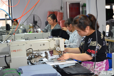 定遠(yuǎn)“謀篇布局”助力扶貧攻堅(jiān)，箱包銷售助10余萬人摘“貧困帽”